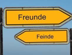 Freund und Feind - diese Trennung fördert die Gruppenidentifikation (© Thomas Reimer / Fotolia)