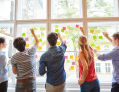 Brainstorming von A-Z | Methoden, Online-Tools, Mindmapping-Software, Ablauf und Regeln (© Robert Kneschke / Fotolia)