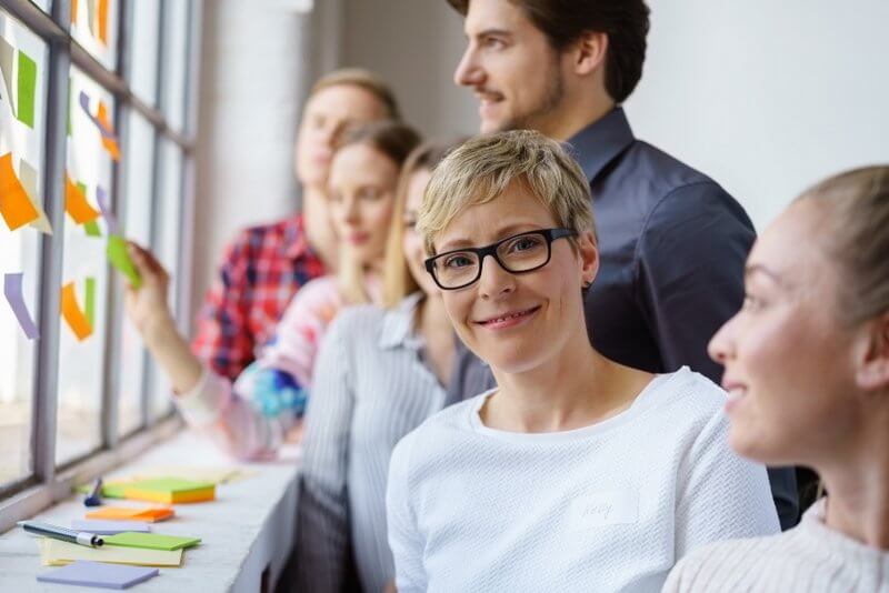 Brainwalking als eine der vielen Brainstorming Methoden (© contrastwerkstatt / Fotolia)