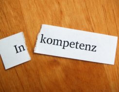 Dunning-Kruger-Effekt - Fehleinschätzungen zu Kompetenz und Inkompetenz bei sich und anderen (© thingamajiggs / Fotolia)