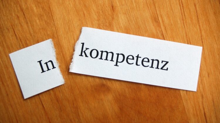 Dunning-Kruger-Effekt - Fehleinschätzungen zu Kompetenz und Inkompetenz bei sich und anderen (© thingamajiggs / Fotolia)