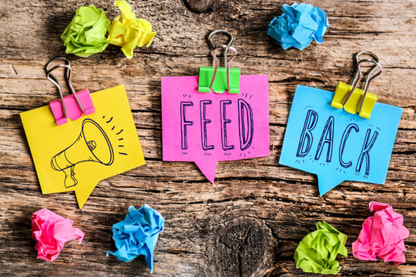 Feedback geben: Methoden, Regeln, Beispiele (© Jérôme Rommé / stock.adobe.com)