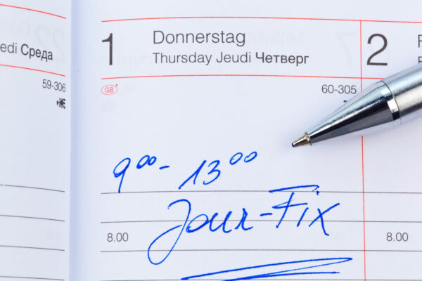 Jour fixe im Kalender - regelmäßiger, fest vereinbarter Termin zwischen einem festen Personenkreis (© Gina Sanders / Fotolia)