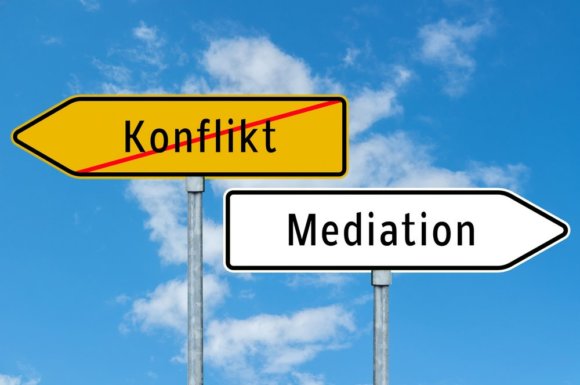 Konfliktvermittlung durch Mediation - Mit einem Mediator zur Streitschlichtung (© animaflora - stock.adobe.com)