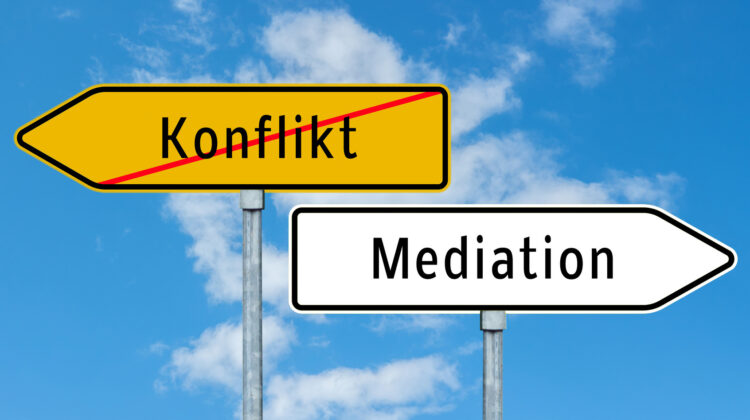 Konfliktvermittlung durch Mediation - Mit einem Mediator zur Streitschlichtung (© animaflora - stock.adobe.com)