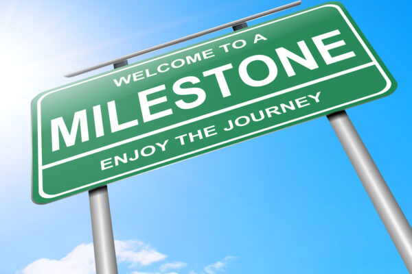 Willkommen zu einem Meilenstein - genießen Sie die Reise... (© creative soul / Fotolia)