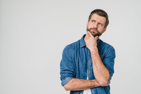 Nachdenker: Darüber muss ich erst noch mal nachdenken (© InsideCreativeHouse / stock.adobe.com)