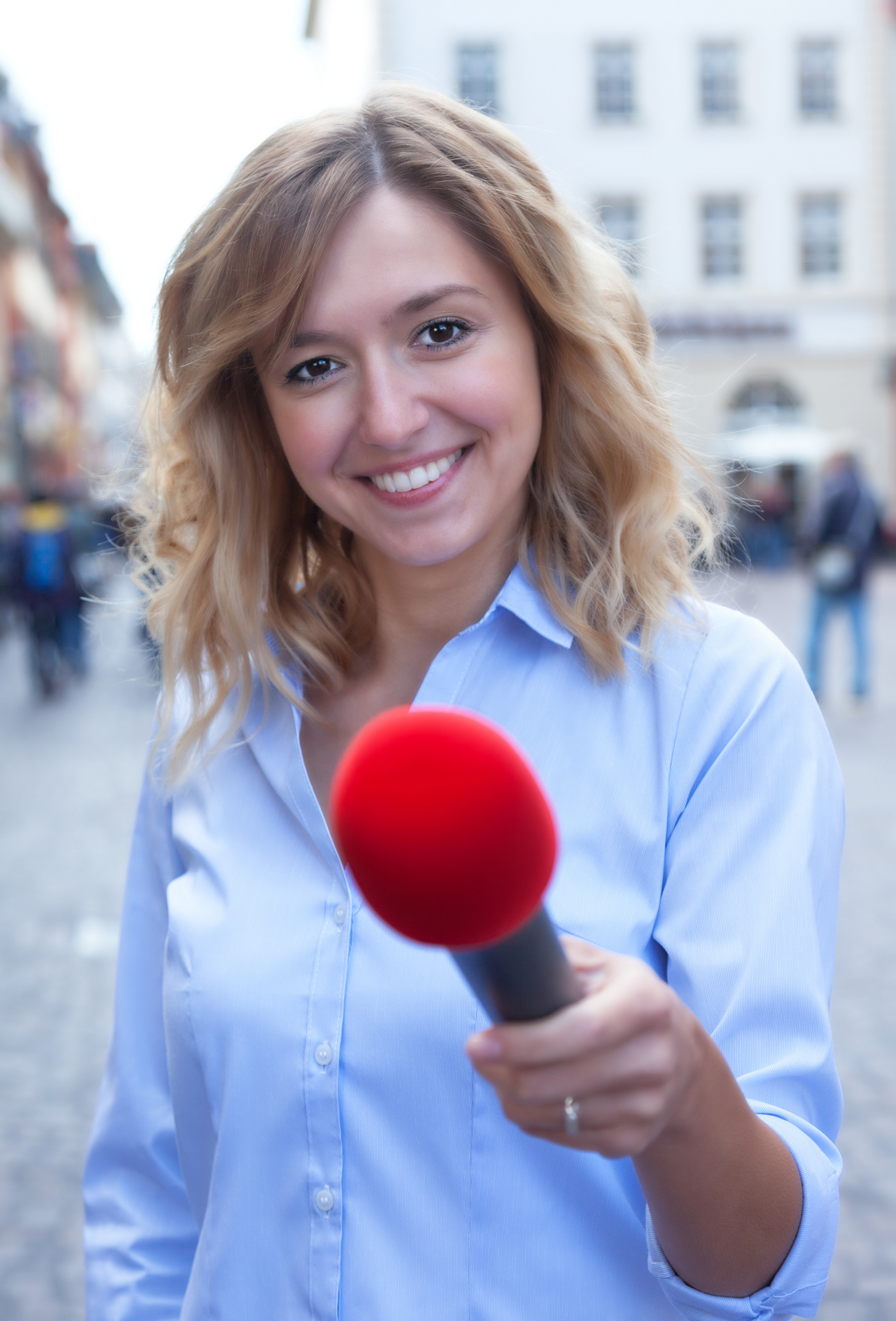 Politiker im Interview: Wer rhetorisch gut geschult ist, kann seine Meinungen und Interessen besser durchsetzen (© Daniel Ernst / Fotolia)