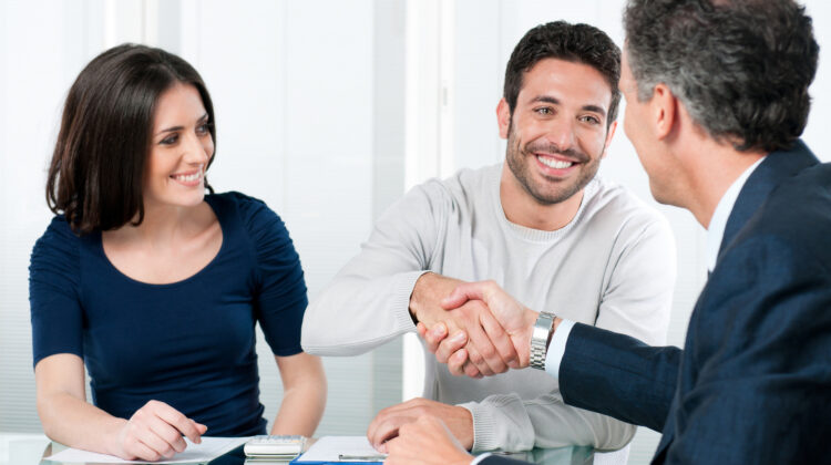 Verkaufstrainings | Erfolgreicher verkaufen lernen im Verkäufertraining (© Rido / Fotolia)